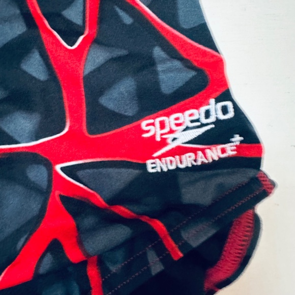 speedo Women's Swimsuit Hard Wired One Back Size 30 Red Black Abstract Print New - Picture 9 of 10